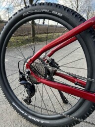 ROZZO CORAL 760 2025 lesklá červená